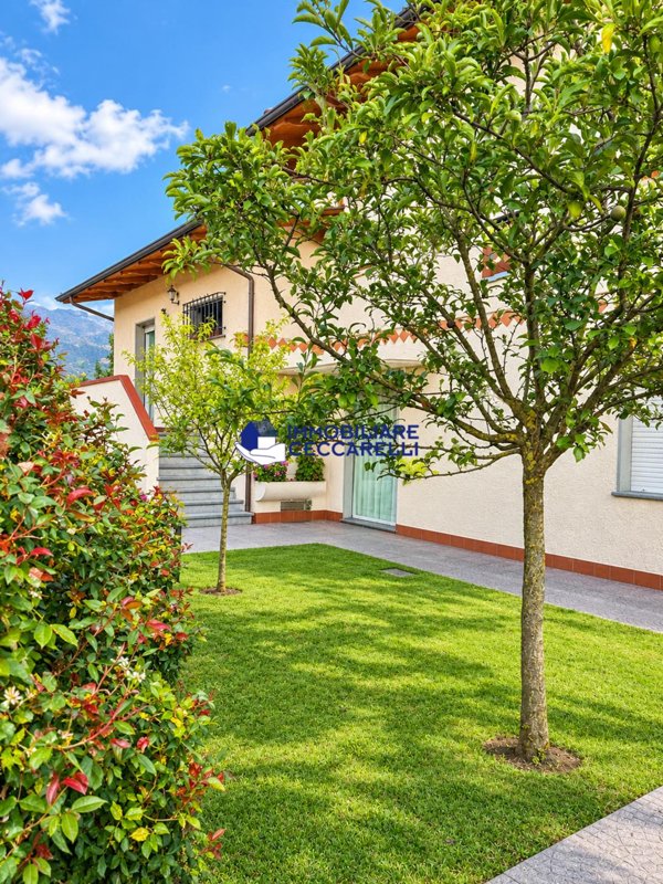 casa indipendente in vendita a Massa in zona Romagnano