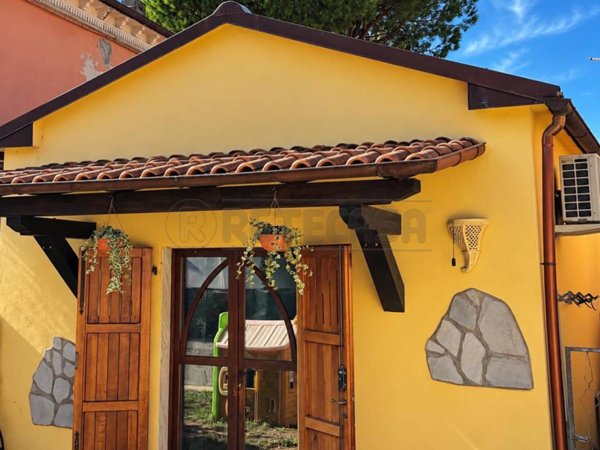 casa indipendente in vendita a Massa in zona Centro Storico