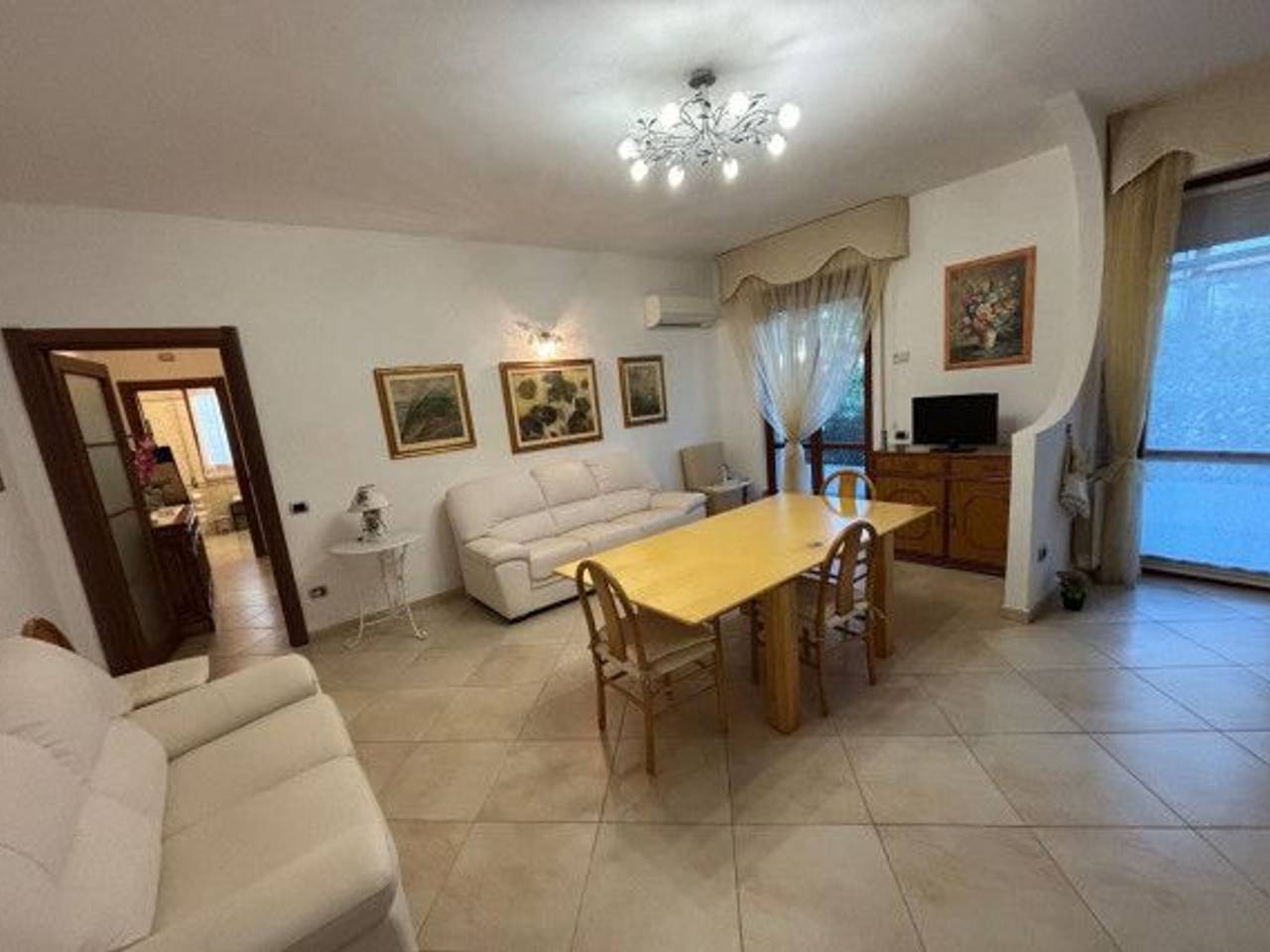 appartamento in vendita a Massa in zona Marina dei Ronchi
