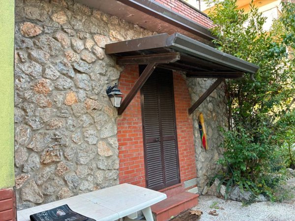 appartamento in vendita a Massa in zona Marina di Massa