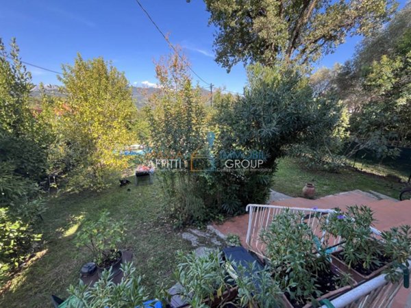 casa indipendente in vendita a Massa