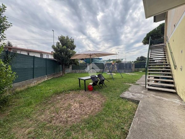 casa indipendente in vendita a Massa in zona Romagnano
