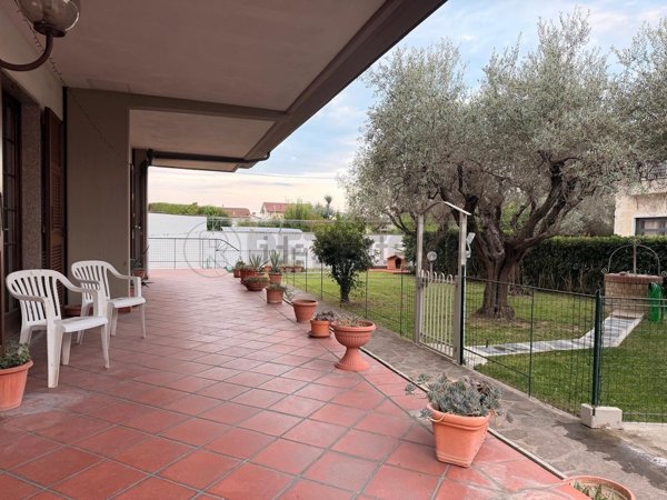 casa indipendente in vendita a Massa in zona Centro Storico