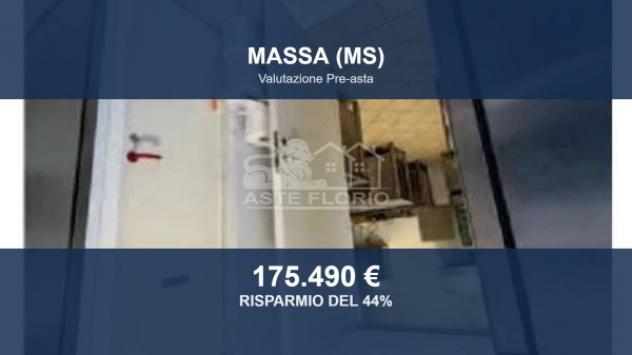 ufficio in vendita a Massa in zona Marina di Massa
