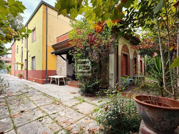 appartamento in vendita a Massa in zona Marina di Massa
