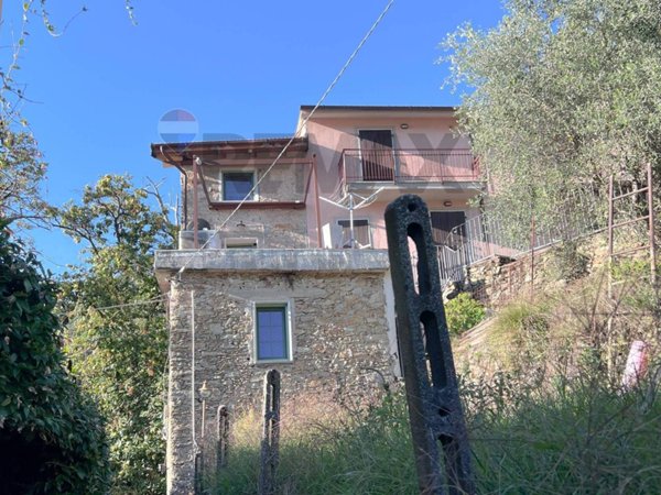 casa indipendente in vendita a Massa in zona Antona