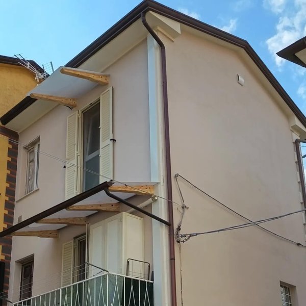 casa indipendente in vendita a Massa in zona Centro Storico