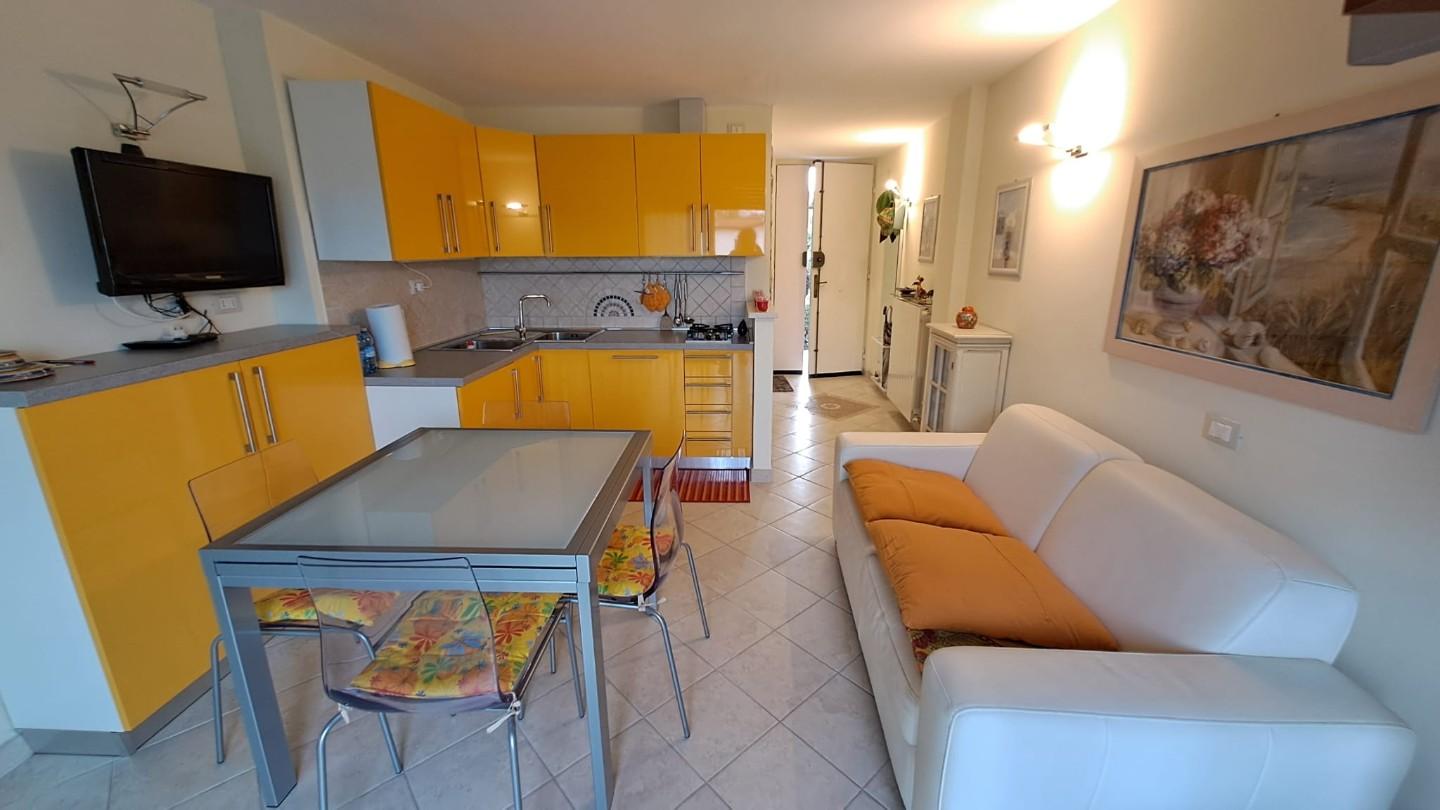 appartamento in vendita a Massa in zona Marina di Massa