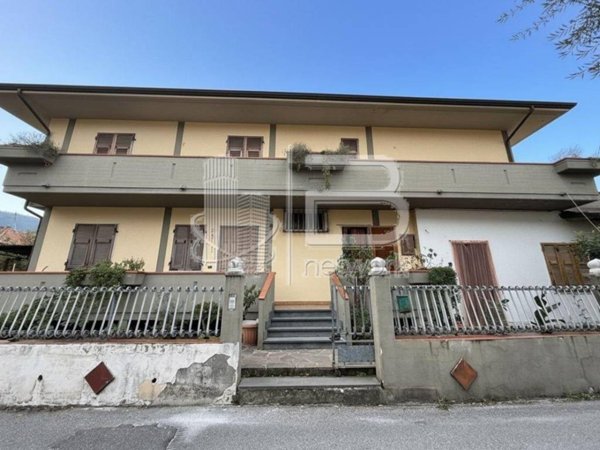 casa indipendente in vendita a Massa in zona Centro Storico