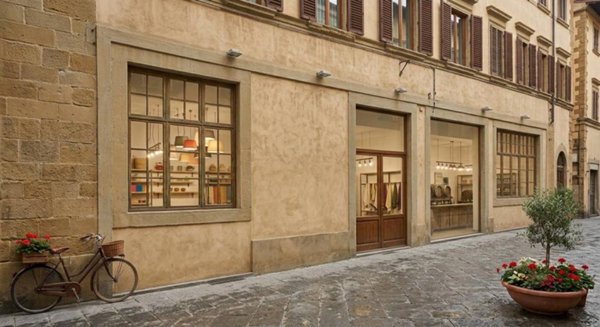 locale commerciale in vendita a Massa