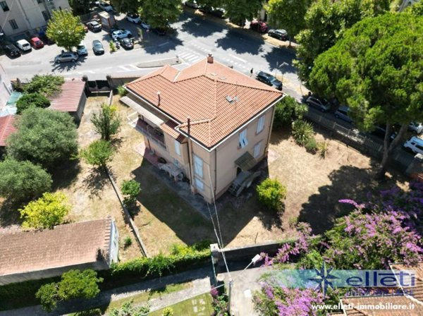 casa indipendente in vendita a Massa in zona Centro Storico