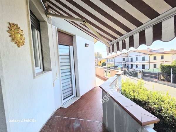 appartamento in vendita a Massa in zona Marina di Massa