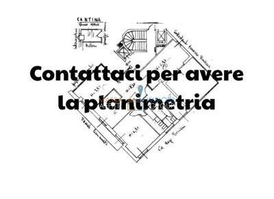 appartamento in vendita a Massa in zona Borgo del Ponte