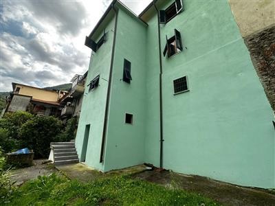 casa indipendente in vendita a Massa in zona Canevara
