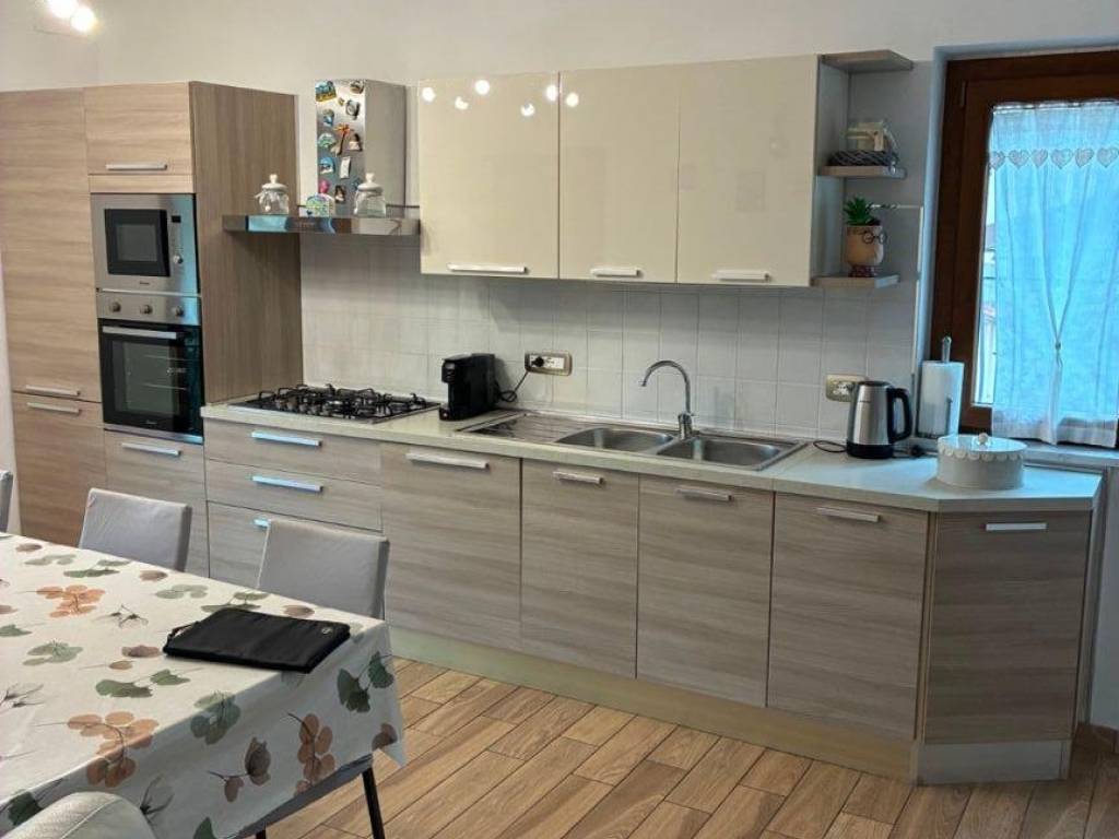 casa indipendente in vendita a Massa in zona Pariana