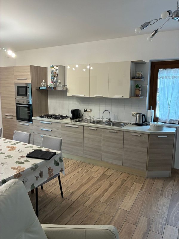 casa indipendente in vendita a Massa in zona Pariana