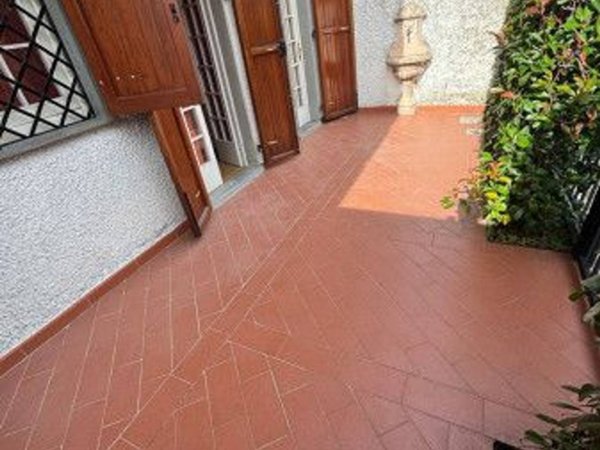 casa indipendente in vendita a Massa in zona Pariana