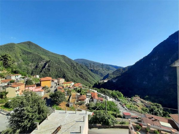 appartamento in vendita a Massa in zona Casette