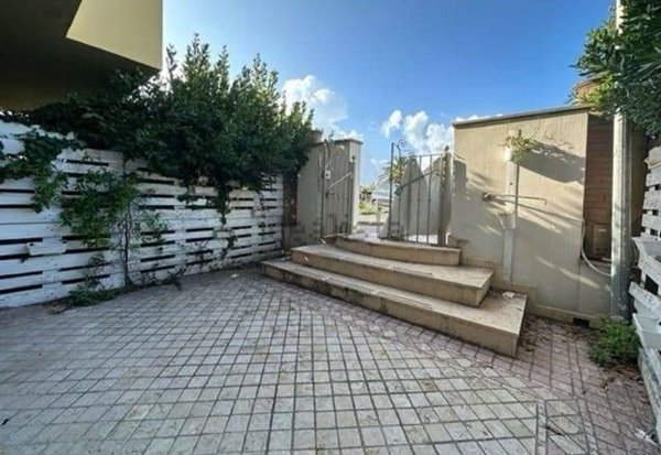 appartamento in vendita a Massa in zona Marina dei Ronchi