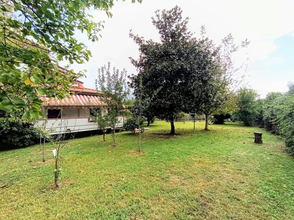 casa indipendente in vendita a Massa