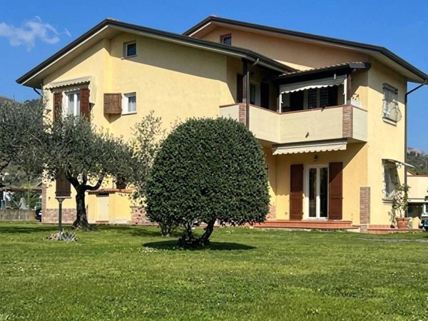 appartamento in vendita a Massa in zona Romagnano