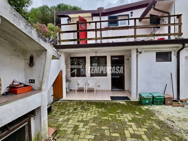 casa indipendente in vendita a Massa in zona Borgo del Ponte