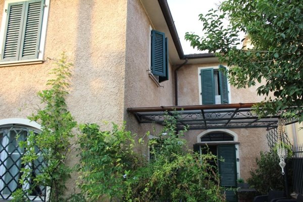 casa indipendente in vendita a Massa in zona Quercioli