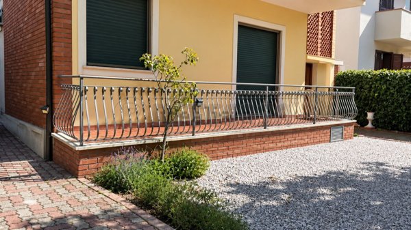appartamento in vendita a Massa in zona Marina dei Ronchi