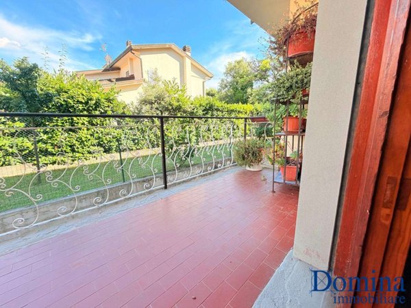 appartamento in vendita a Massa in zona Marina dei Ronchi