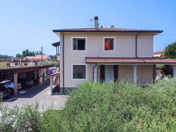 appartamento in vendita a Massa in zona Mirteto
