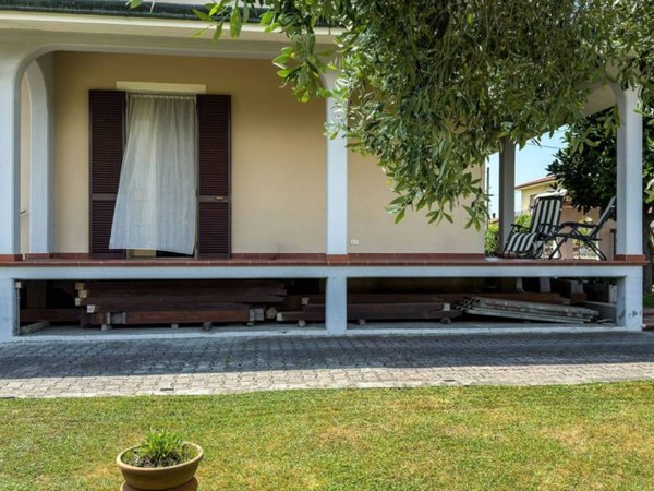 appartamento in vendita a Massa in zona Mirteto