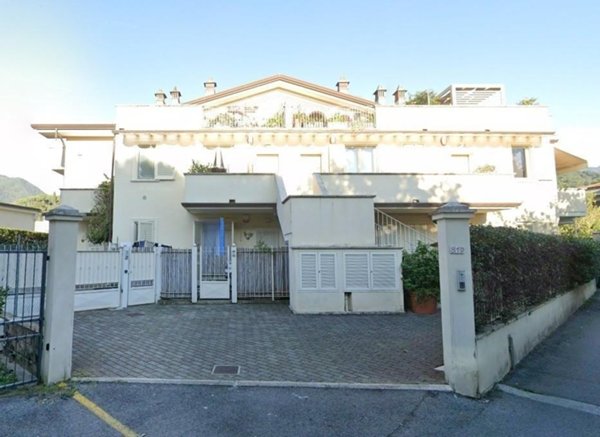 appartamento in vendita a Massa in zona Centro Storico