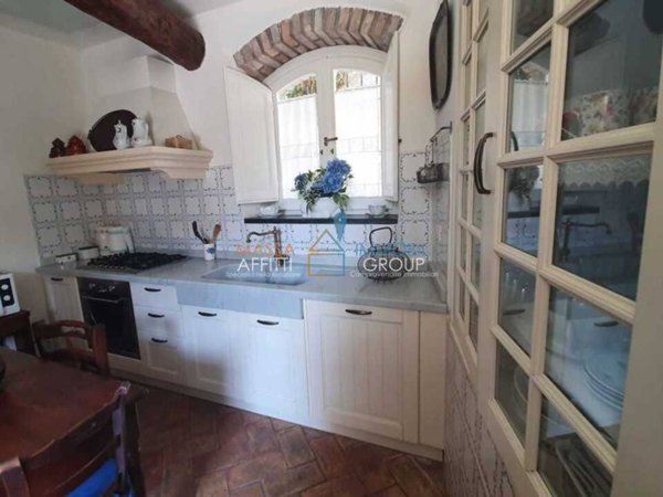 casa indipendente in vendita a Massa in zona Centro Storico