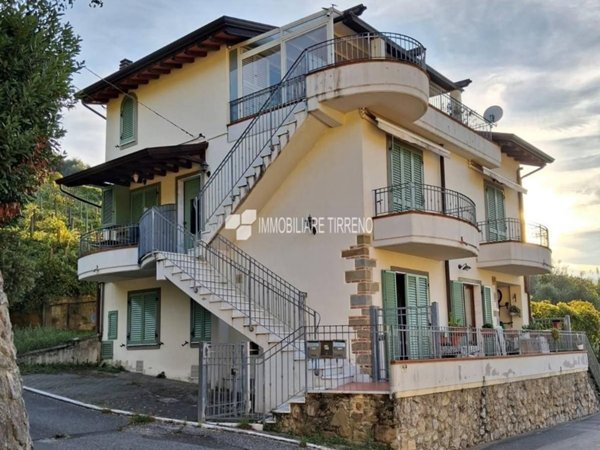 appartamento in vendita a Massa in zona Romagnano