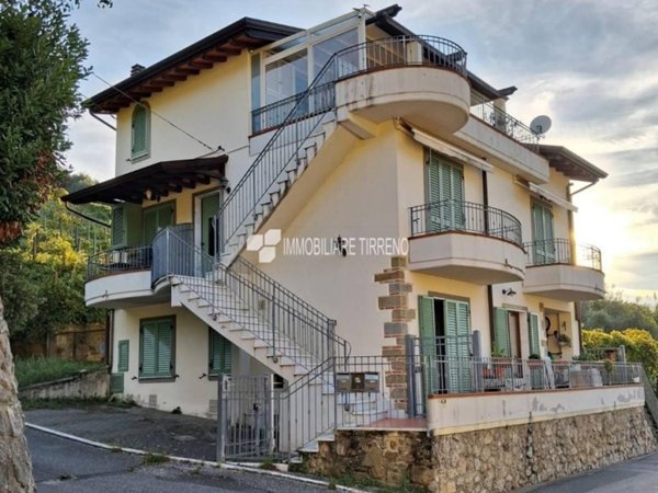 appartamento in vendita a Massa in zona Romagnano