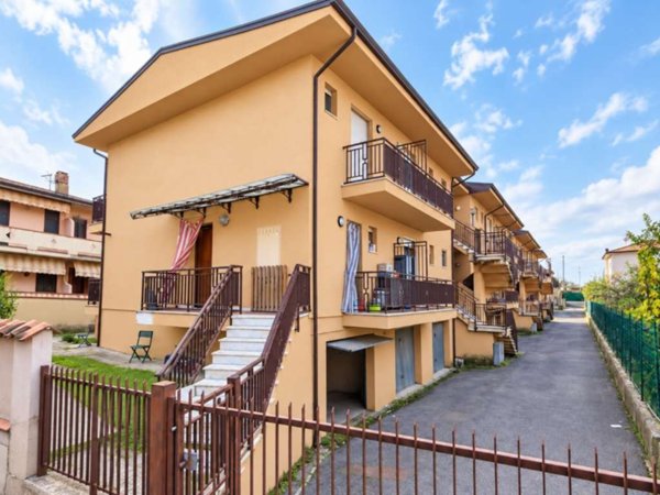 casa indipendente in vendita a Massa