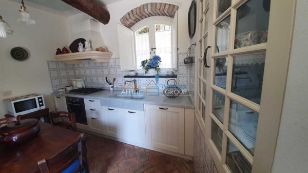 casa indipendente in vendita a Massa in zona Centro Storico