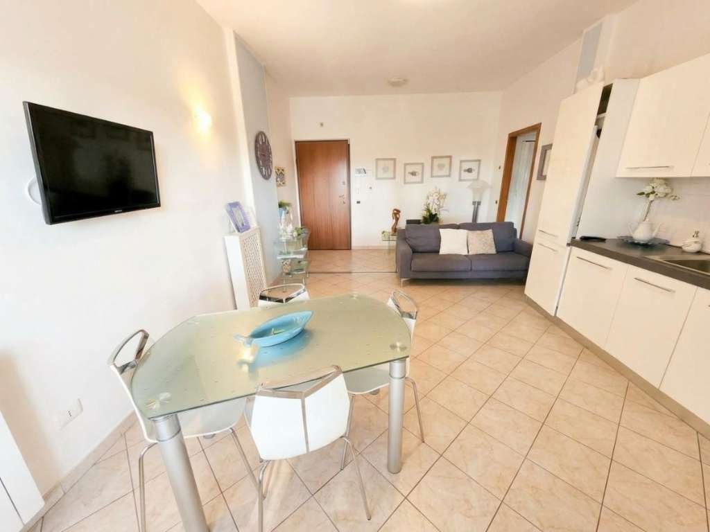 appartamento in vendita a Massa in zona Marina dei Ronchi