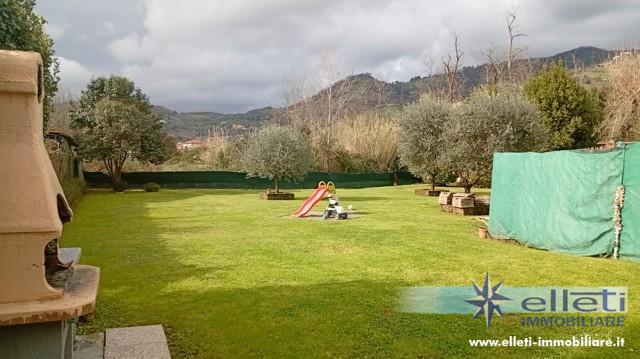 casa indipendente in vendita a Massa in zona Candia