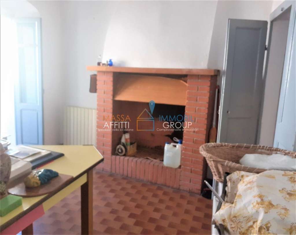 casa indipendente in vendita a Massa in zona Castagnola