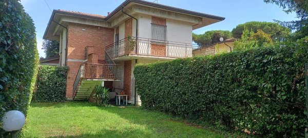 casa indipendente in vendita a Massa in zona Marina dei Ronchi