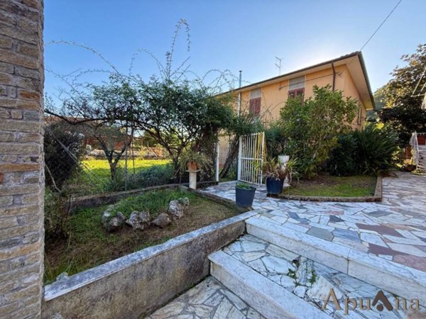 appartamento in vendita a Massa in zona Romagnano