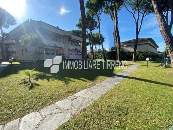 appartamento in vendita a Massa in zona Marina di Massa