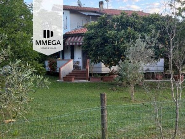 casa indipendente in vendita a Massa