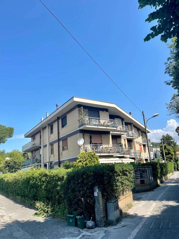 appartamento in vendita a Massa in zona Marina di Massa