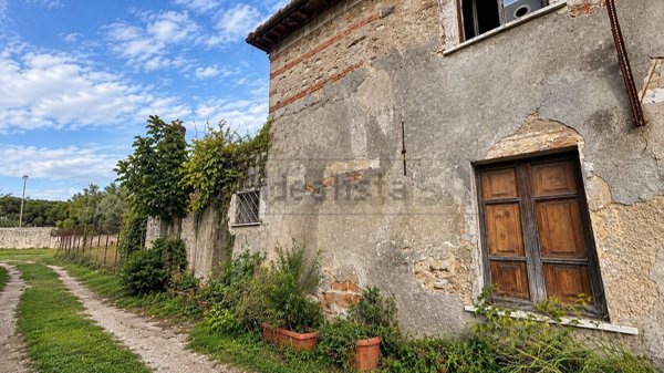 casa indipendente in vendita a Massa in zona Quercioli
