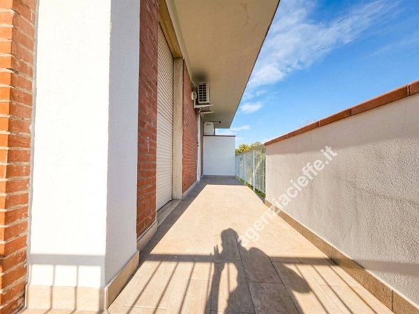 appartamento in vendita a Massa in zona Marina dei Ronchi