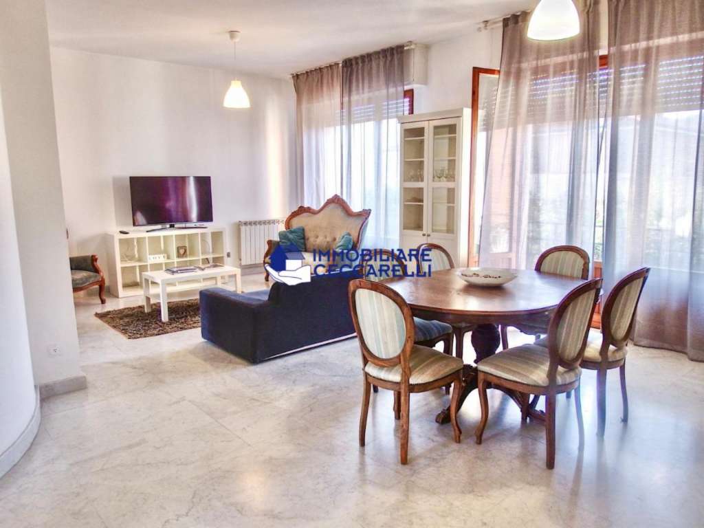 appartamento in vendita a Massa in zona Marina dei Ronchi