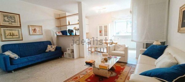appartamento in vendita a Massa in zona Marina dei Ronchi