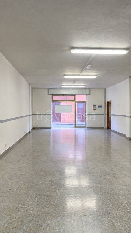 locale commerciale in vendita a Massa in zona Centro Storico
